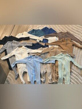 Lot of 15 old navy ribbed sleepers 6-9 months